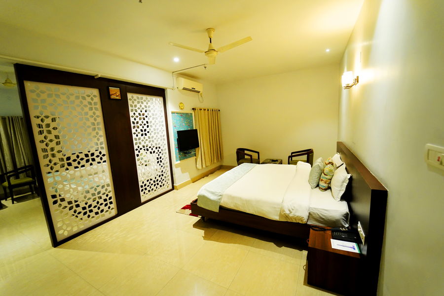 hotel radhika regency