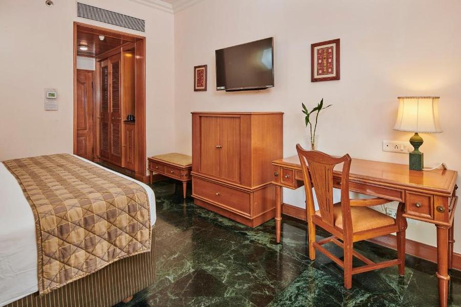 The Ummed Ahmedabad Airport,Near Ahmedabad Airport,5 star