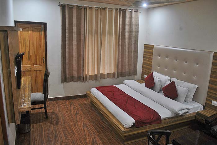 hotel seven seas