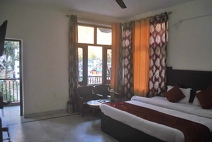 hotel seven seas