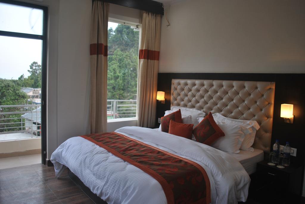 hotel triund heights