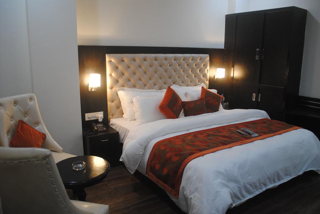 hotel triund heights
