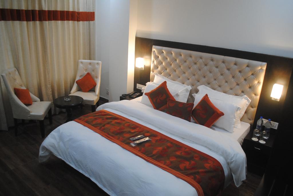 hotel triund heights