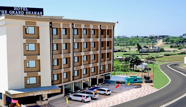 The Grand Sharan,Railway Road ,4 star