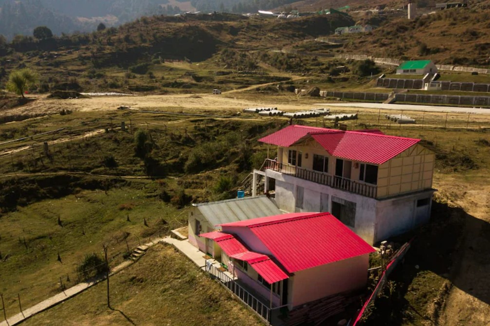 The Snow City, Auli,Chamoli>>Auli,3 star