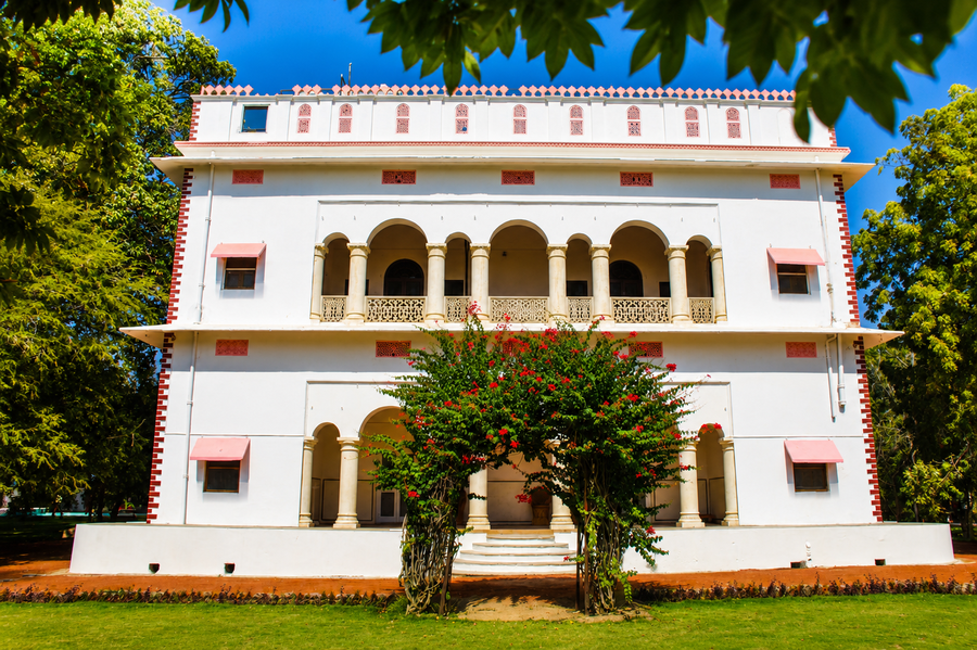 hotel bijay niwas palace