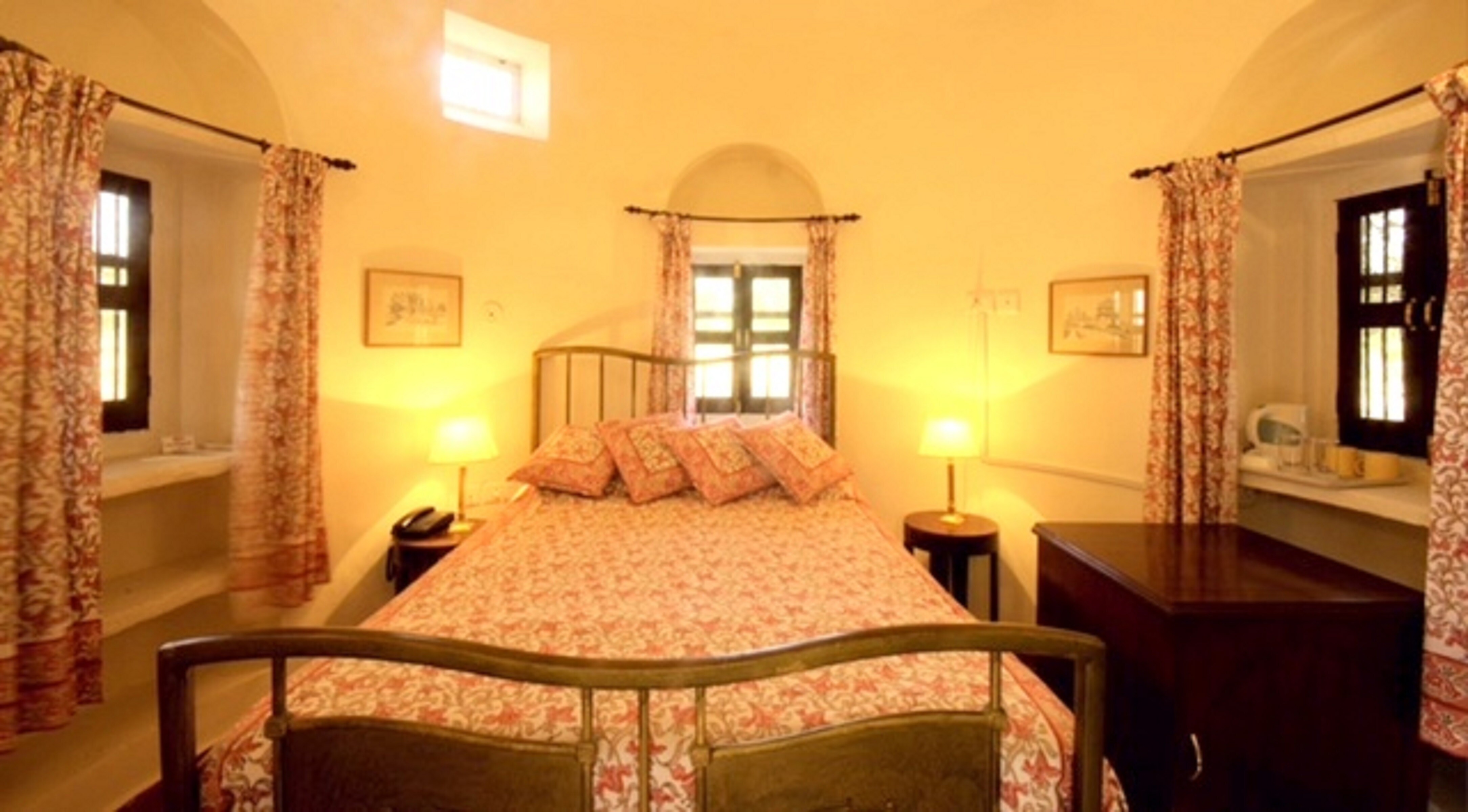 hotel bijay niwas palace