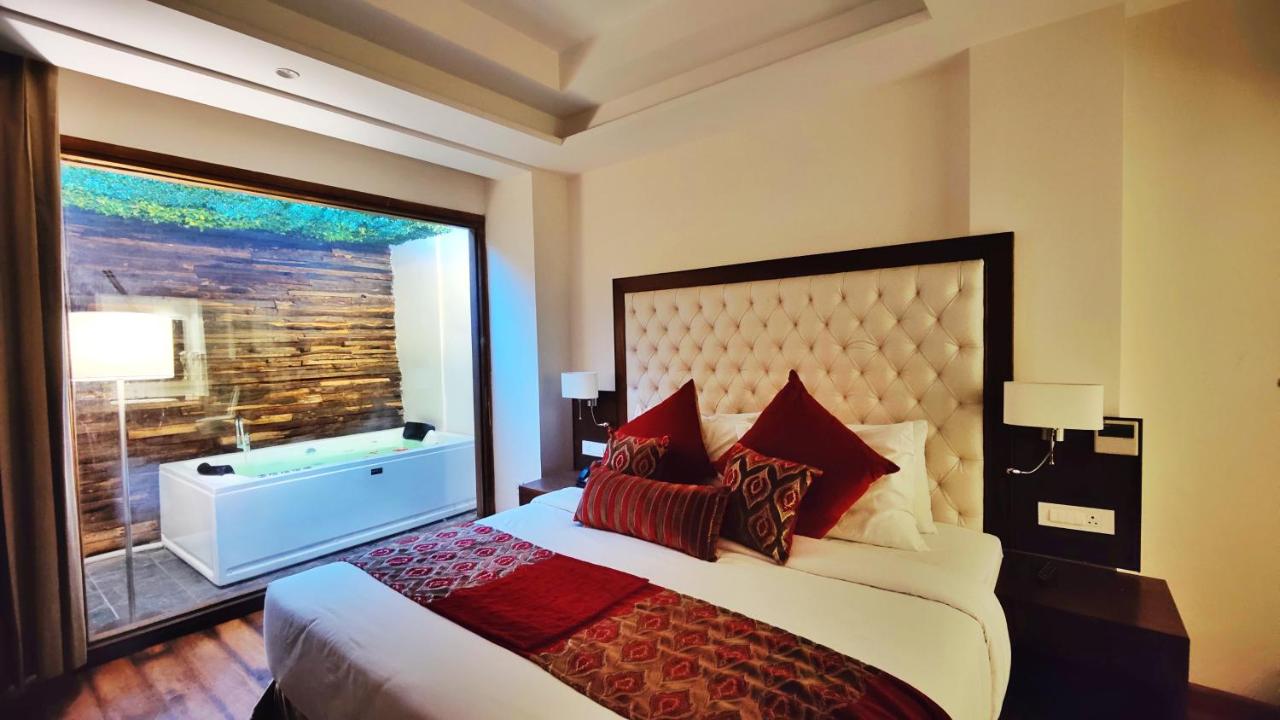 Royale Retreat,Near Victory Tunnel,4 star