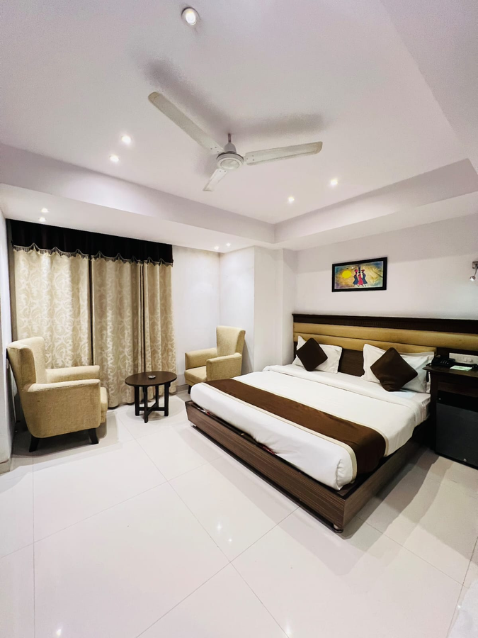 Hotel The Grand Radiant,Lalbagh,4 star