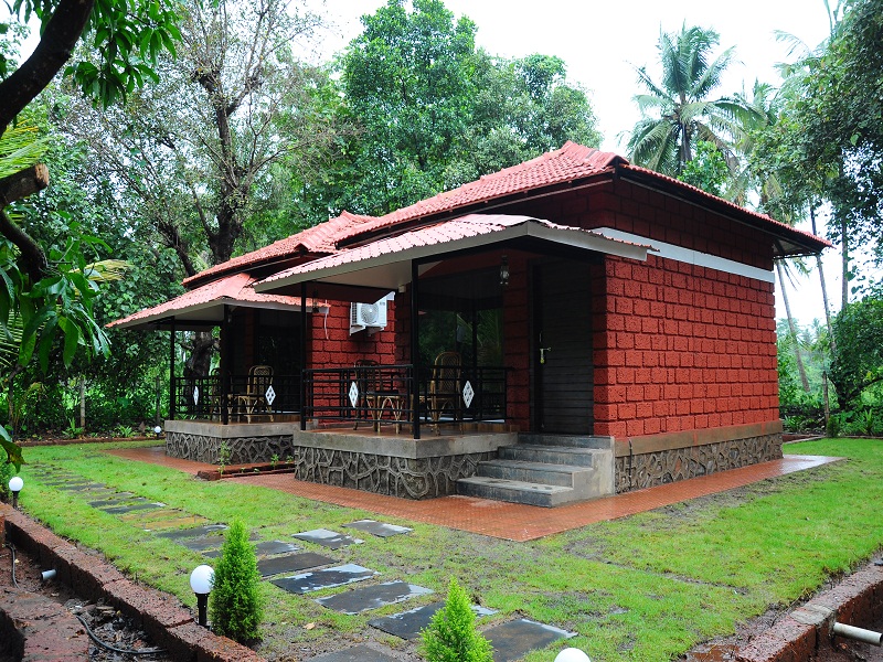 Red Roof Farmhouse,Ratnagiri>>Chiplun,3 star