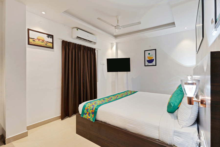 treebo aishwarya grand 4 km from promenade beach