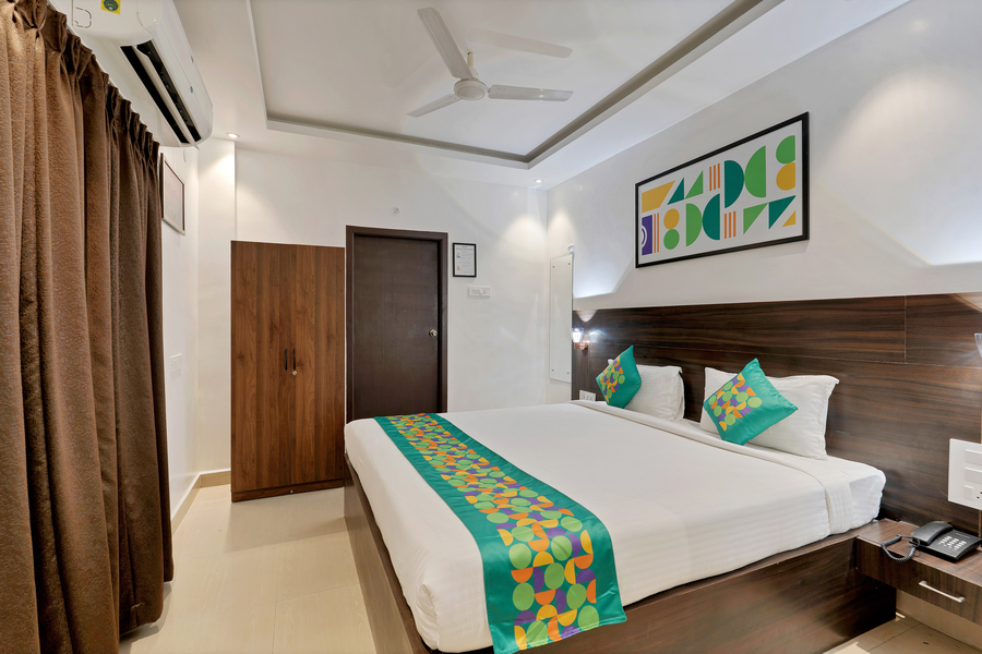 treebo aishwarya grand 4 km from promenade beach