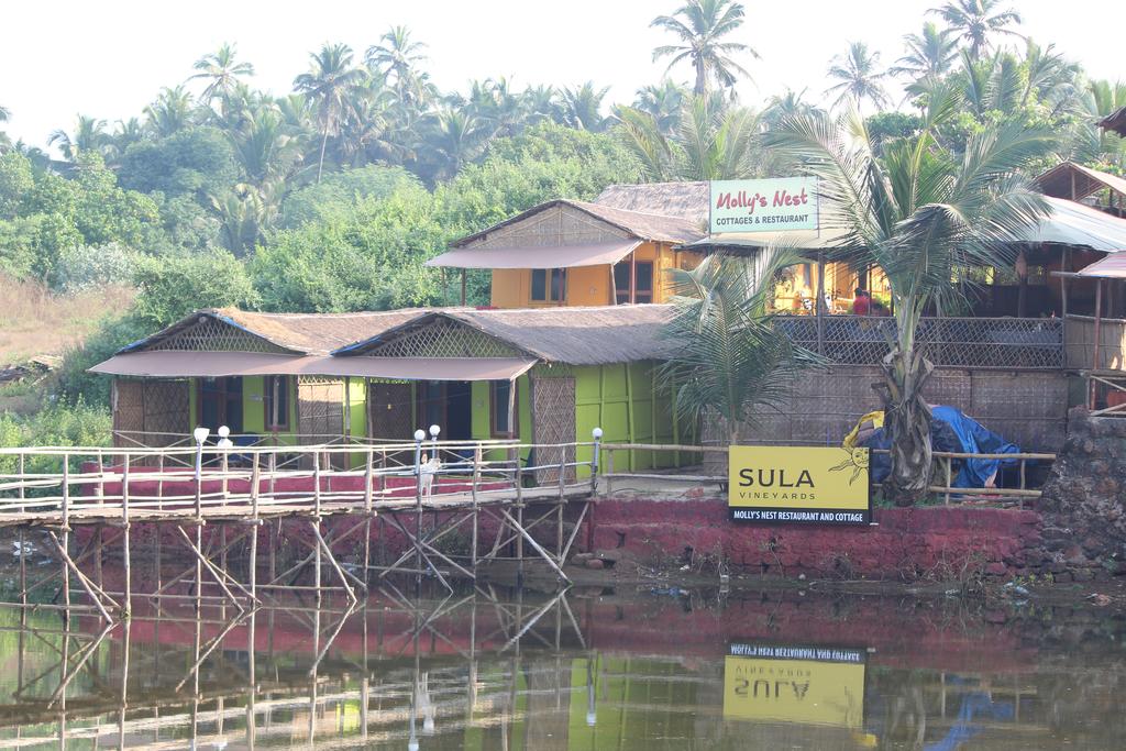 Mollys Nest,Mandrem>>Goa,3 star
