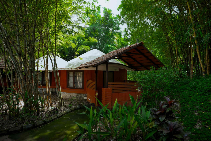 kadkani riverside resort