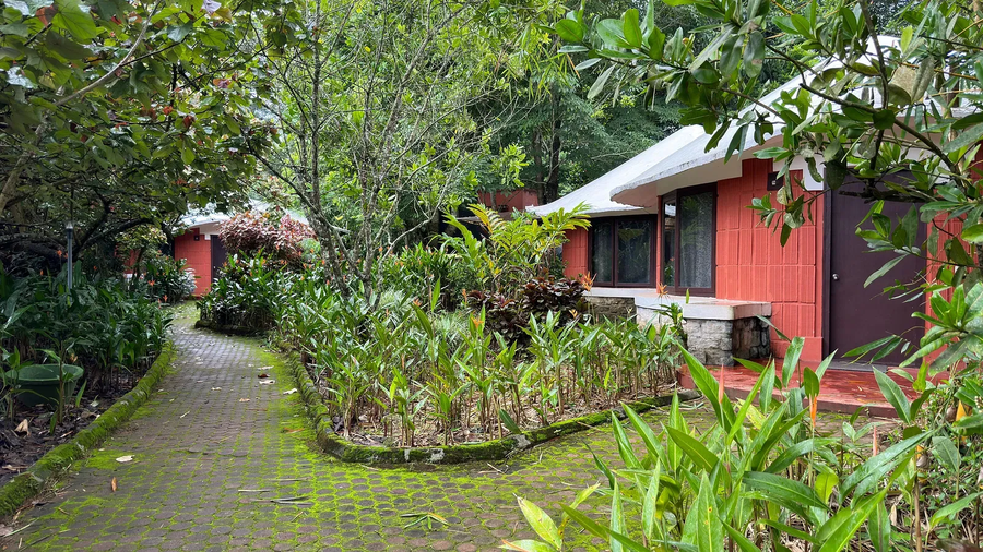 kadkani riverside resort