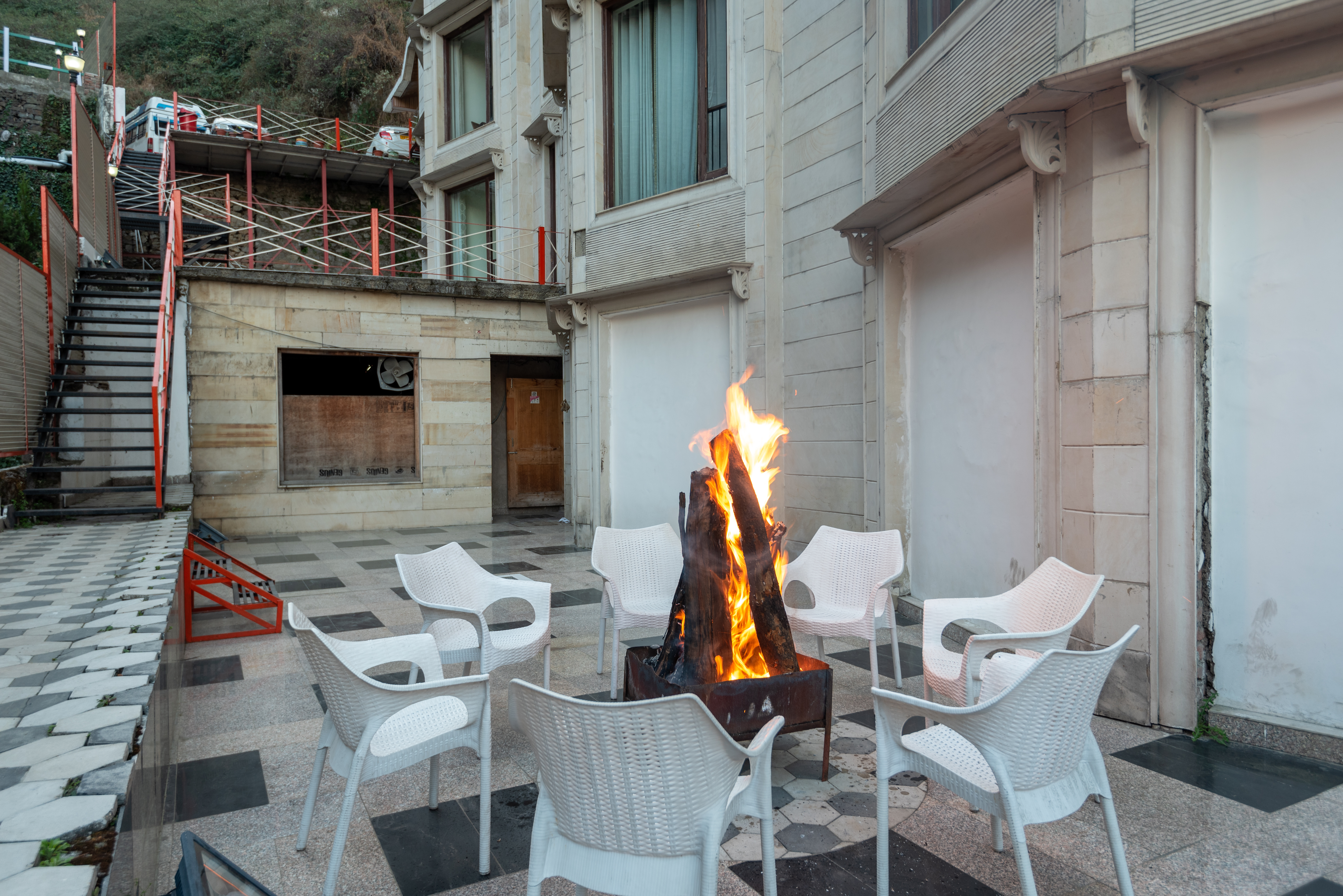 Dls Rock Castle,Near Sankat Mochan,4 star