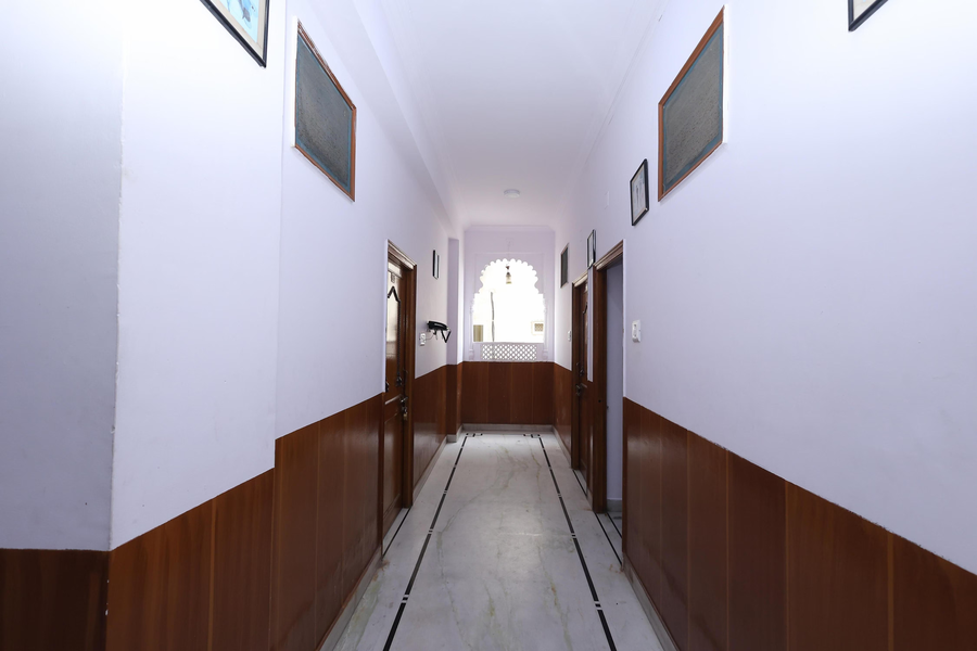Hotel Udai Palace,Udaipole Bus Station,3 star