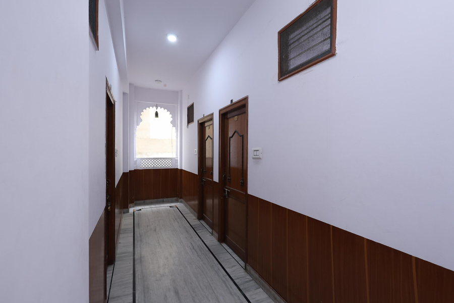 Hotel Udai Palace,Udaipole Bus Station,3 star