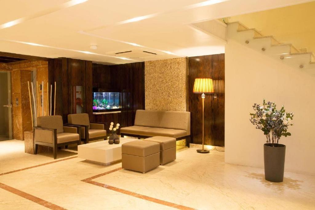 Sri Aadhish Grand,Pudukkottai>>Aranthangi,3 star