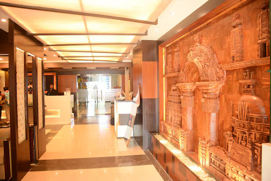 Hotel Pushpak,Kalpana Square,3 star