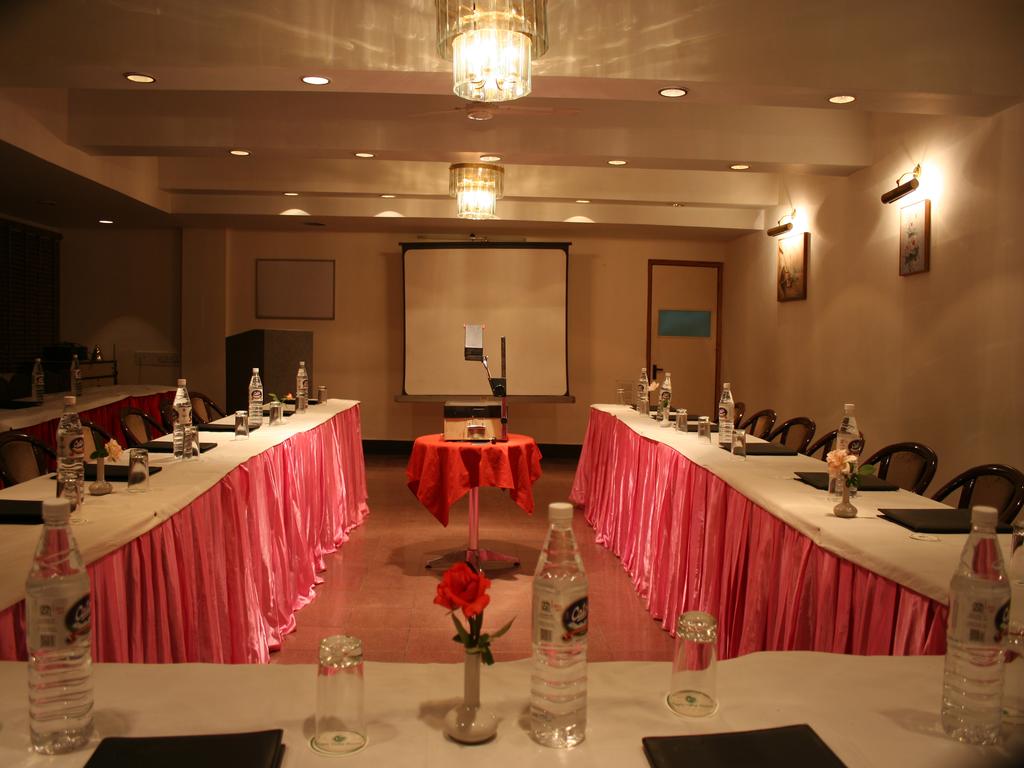 Apple Valley Resort,Mohal,4 star