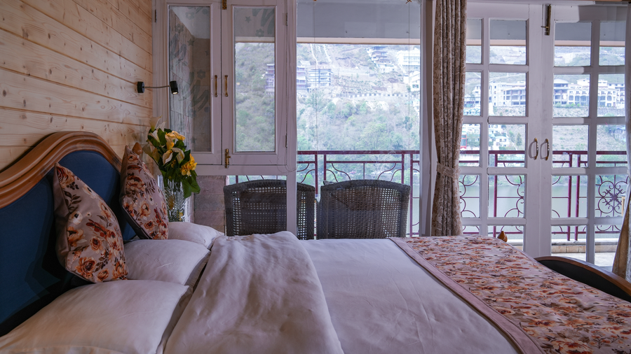 hotel neelesh inn a luxury lake view hotel 20 kms from nainital