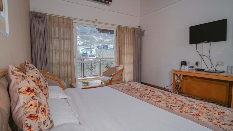 hotel neelesh inn a luxury lake view hotel 20 kms from nainital