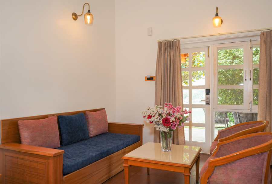 hotel neelesh inn a luxury lake view hotel 20 kms from nainital