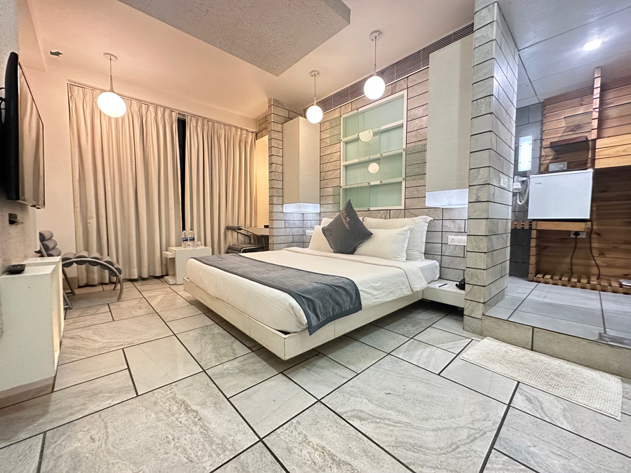 Hotel El Dorado,Near Nehru Bridge,3 star