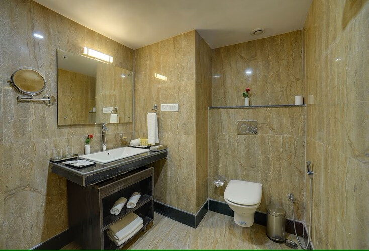hotel di arch lucknow