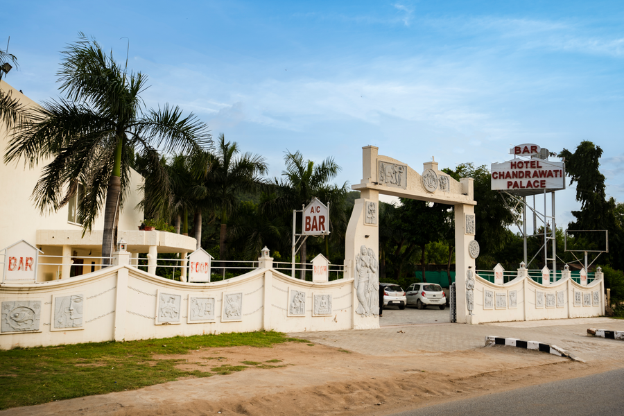 hotel chandrawati palace