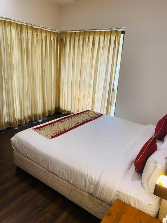 mumbai house luxury apartments santacruz east