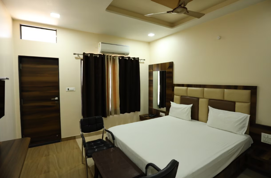 ishwar nain hotel