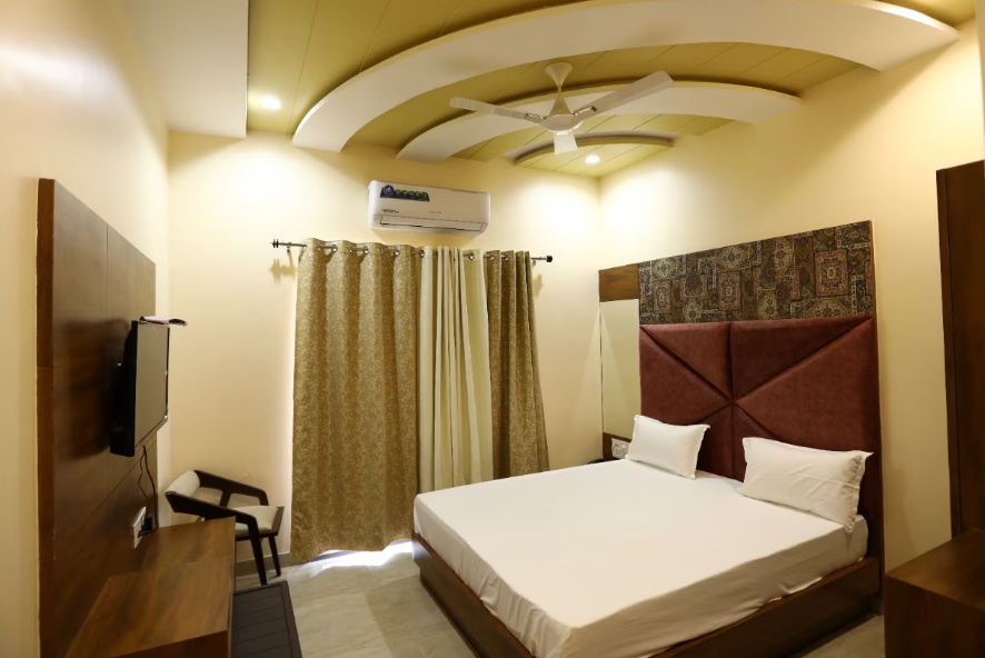 ishwar nain hotel