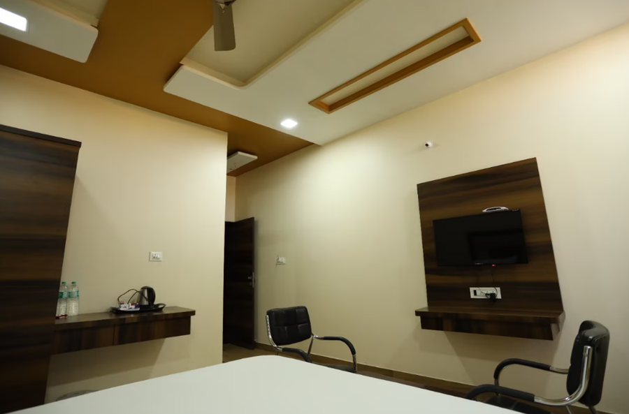 ishwar nain hotel