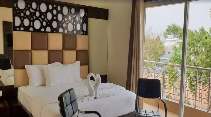 ishwar nain hotel