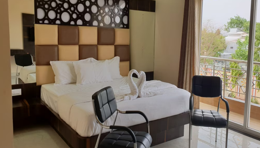 ishwar nain hotel