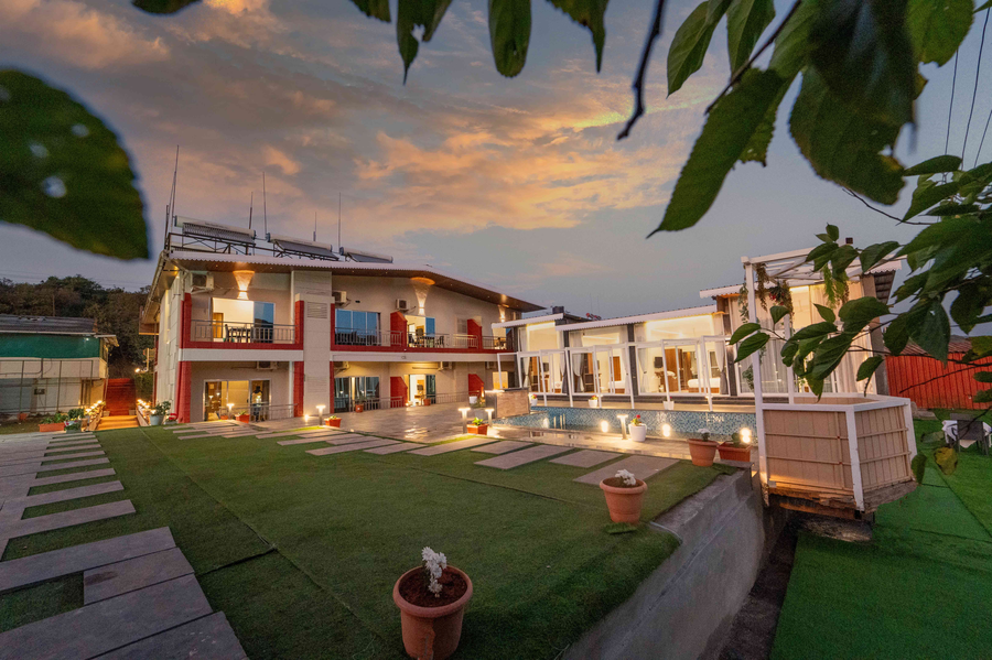 treebo winter town venna lake