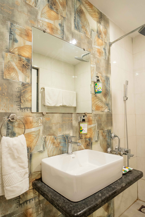 treebo winter town venna lake