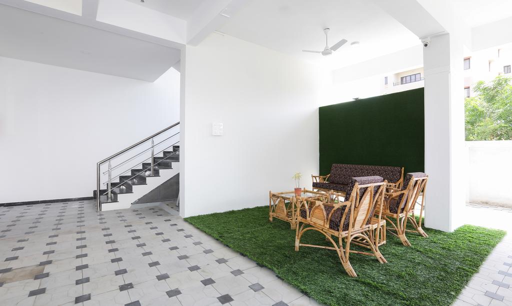 Treebo Sapphire Studio,Anandvalli Gaon,3 star