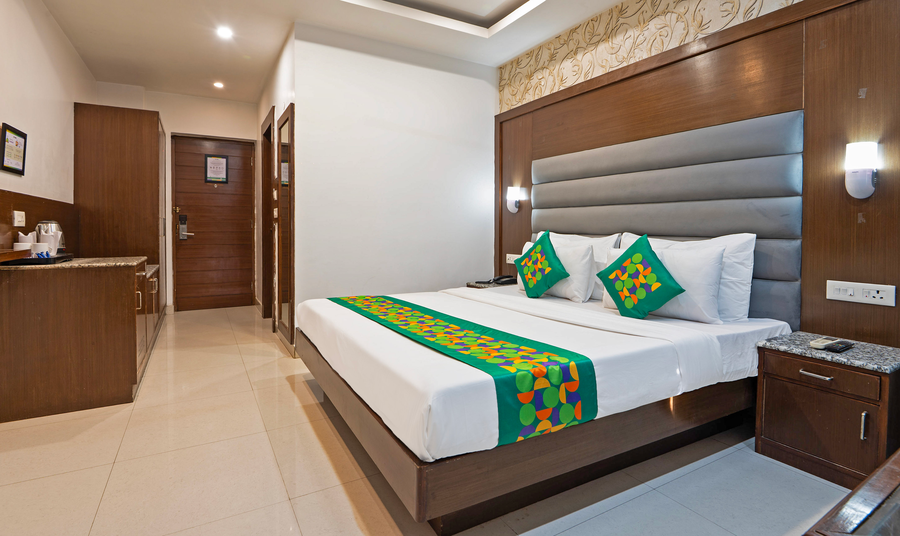 Treebo Grand Legacy Elite With Roof Top Cafe,Near Wadia Institute Of Himalayan Geology,3 star