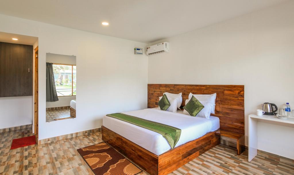 treebo lands end beach resort morjim