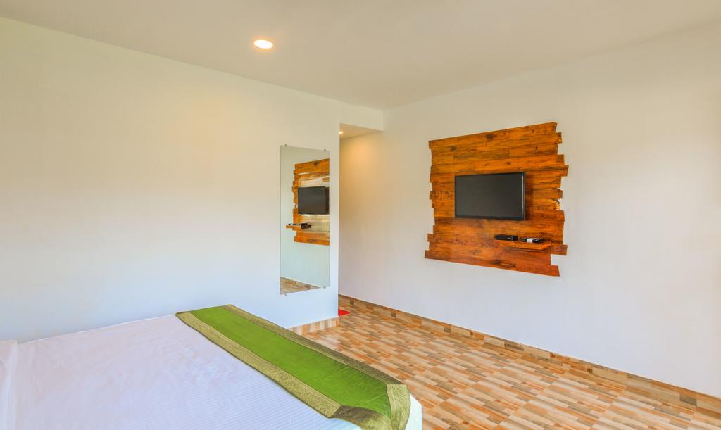 treebo lands end beach resort morjim