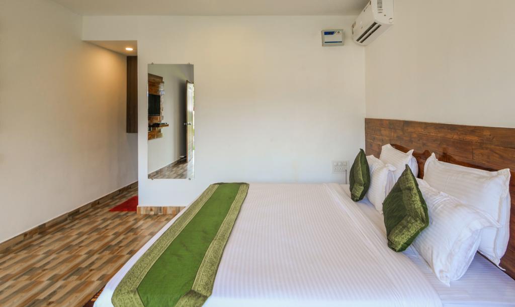 treebo lands end beach resort morjim