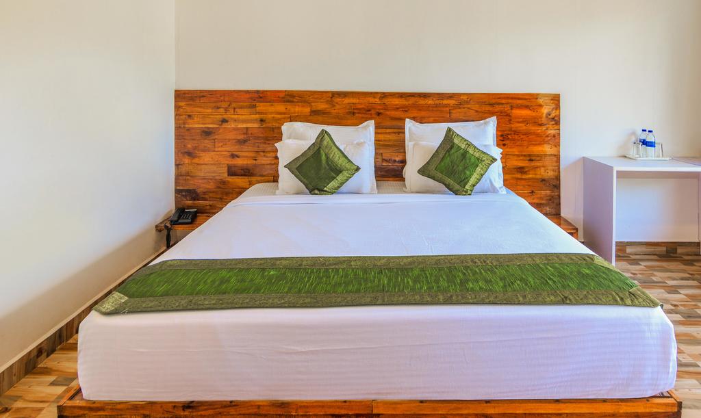treebo lands end beach resort morjim