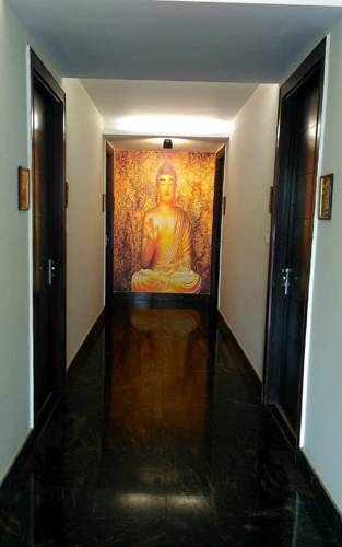Hotel Holiday Hill,Barrage Colony,3 star