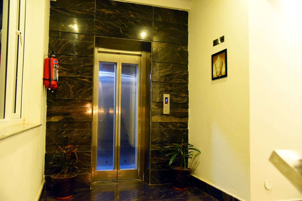 Hotel Holiday Hill,Barrage Colony,3 star