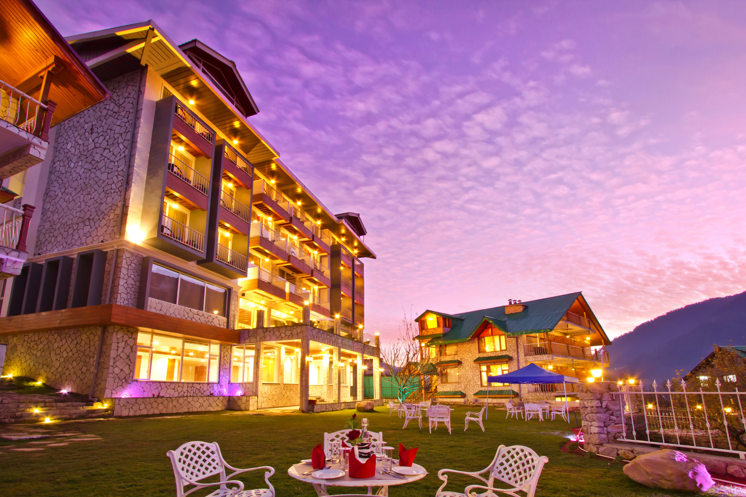 Top 4 Star Hotels in Manali @ upto 70% Off. Book 4 Star Hotels Now