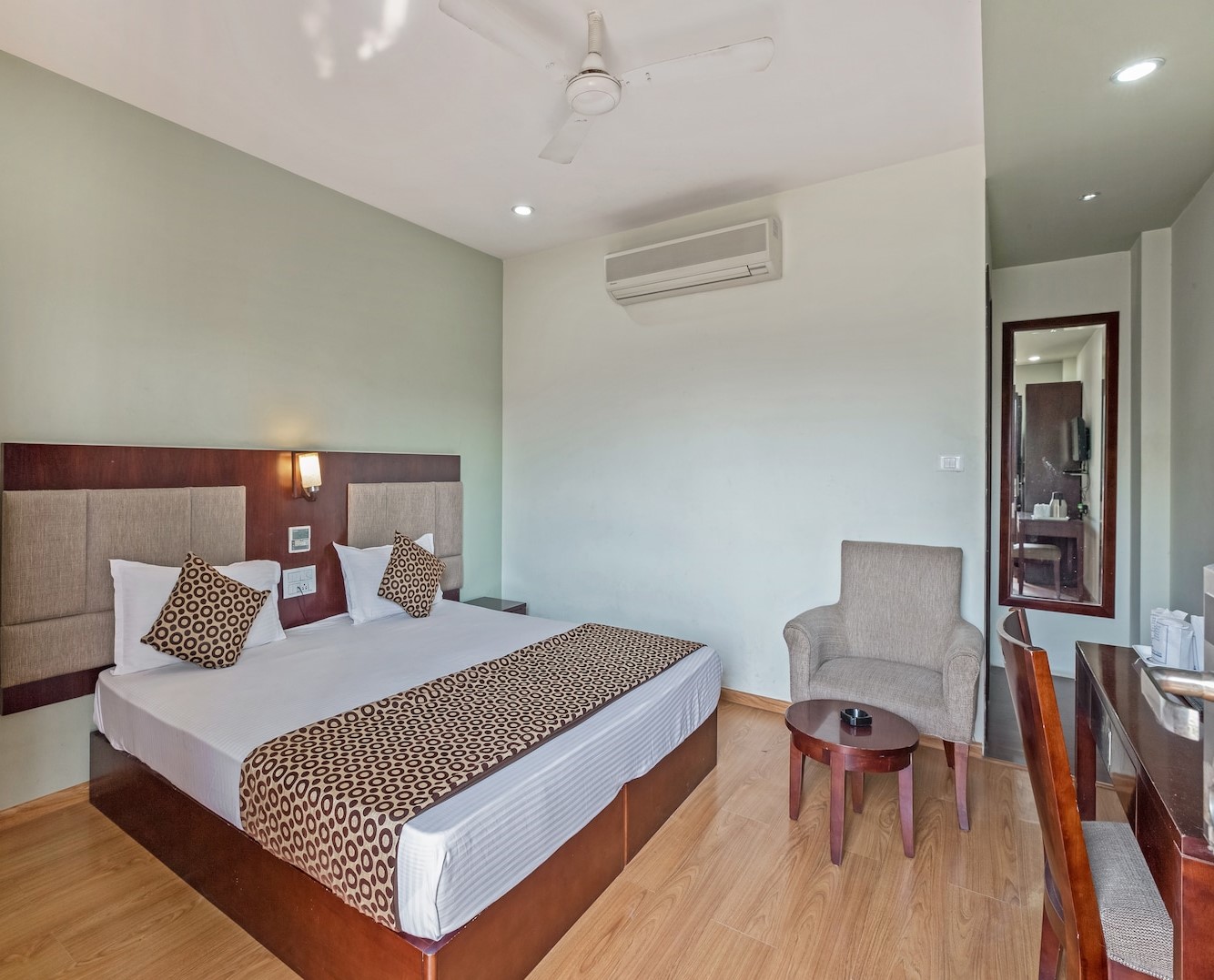 hotel royal palm a budget hotel in udaipur