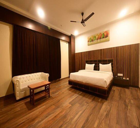 Hotel Surabhi International,Paharia,3 star